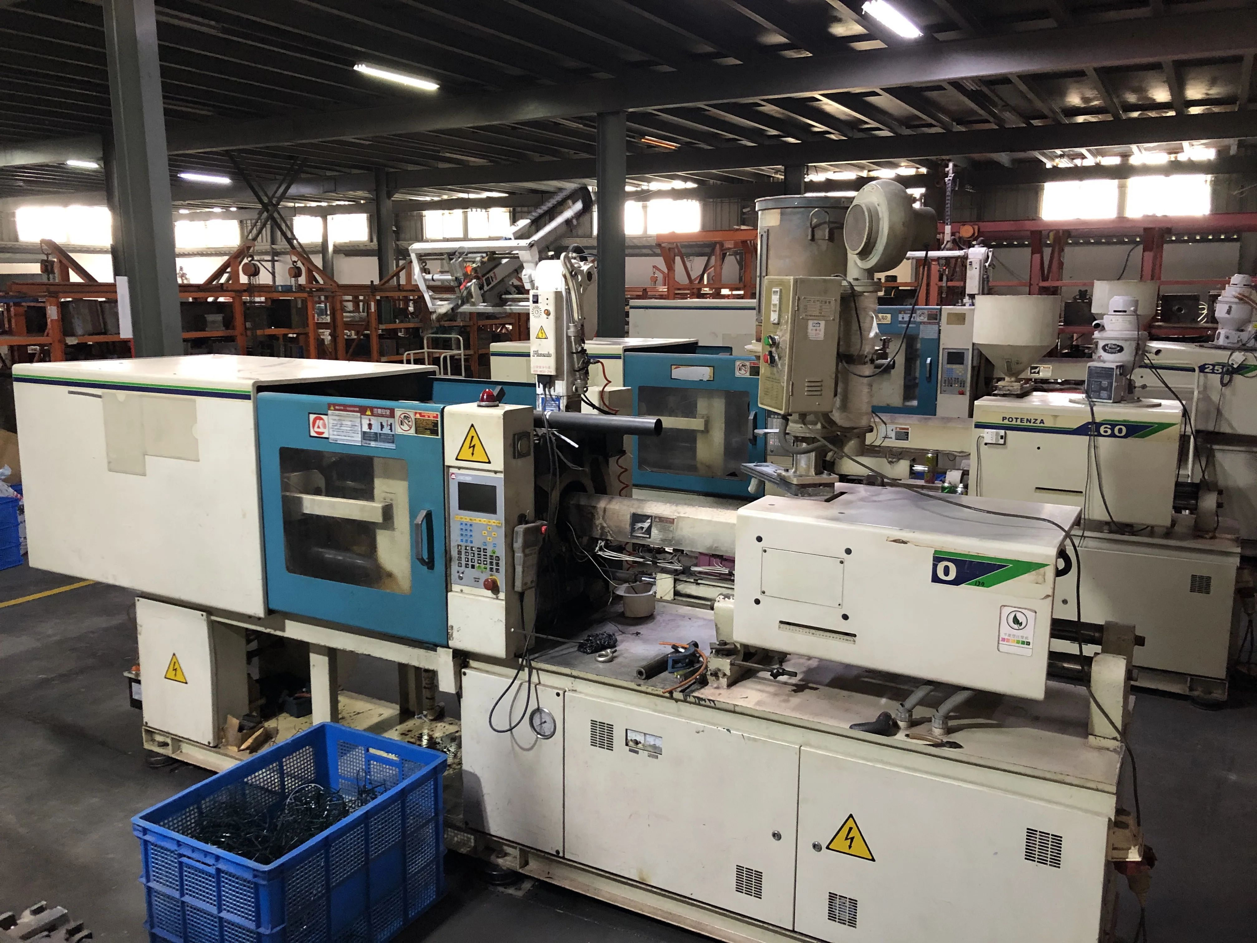 Flexible plastic extrusion profile