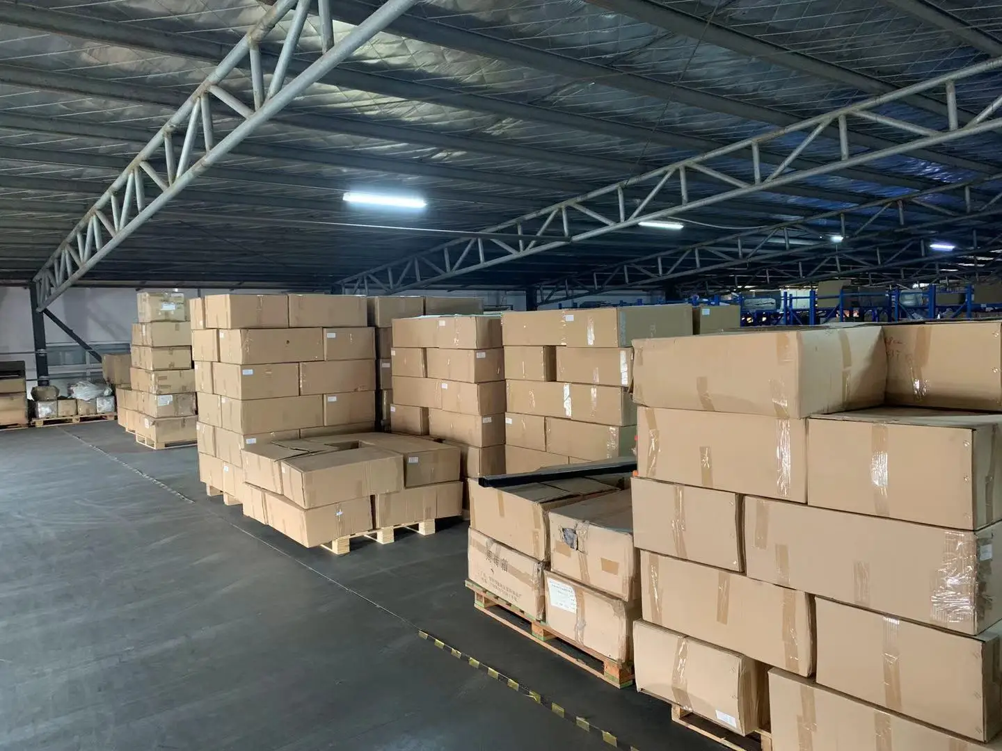 Flexible plastic extrusion profile