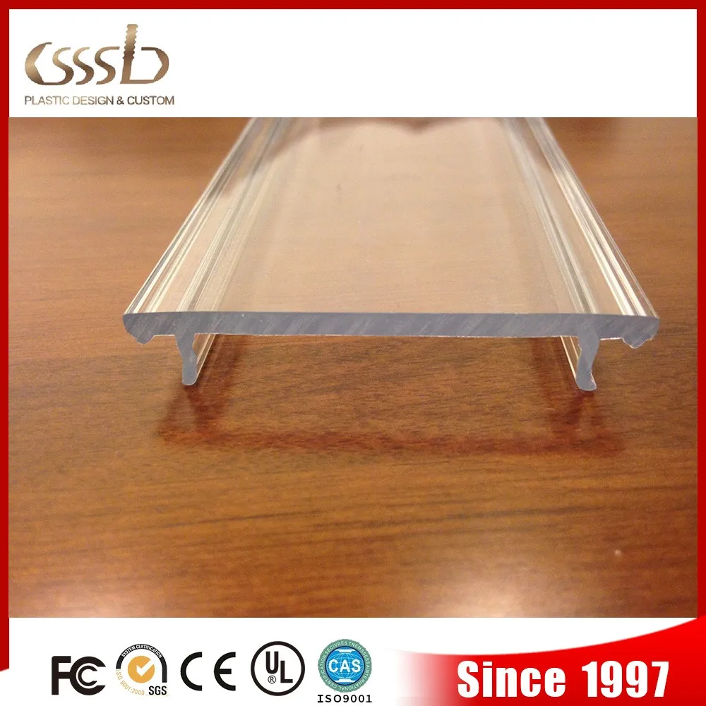 Flexible plastic extrusion profile