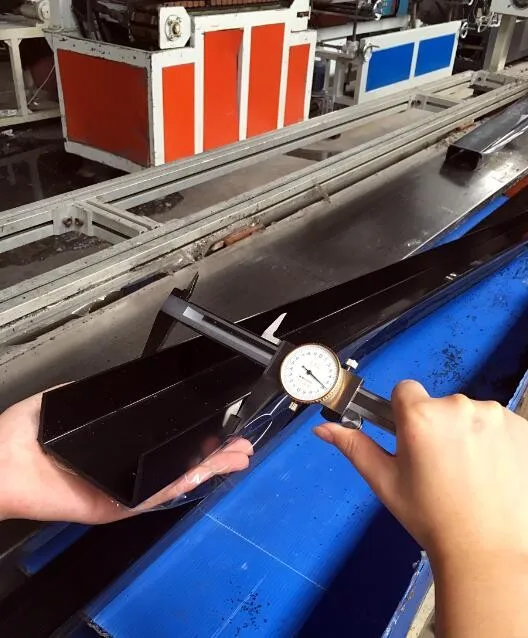 Flexible plastic extrusion profile