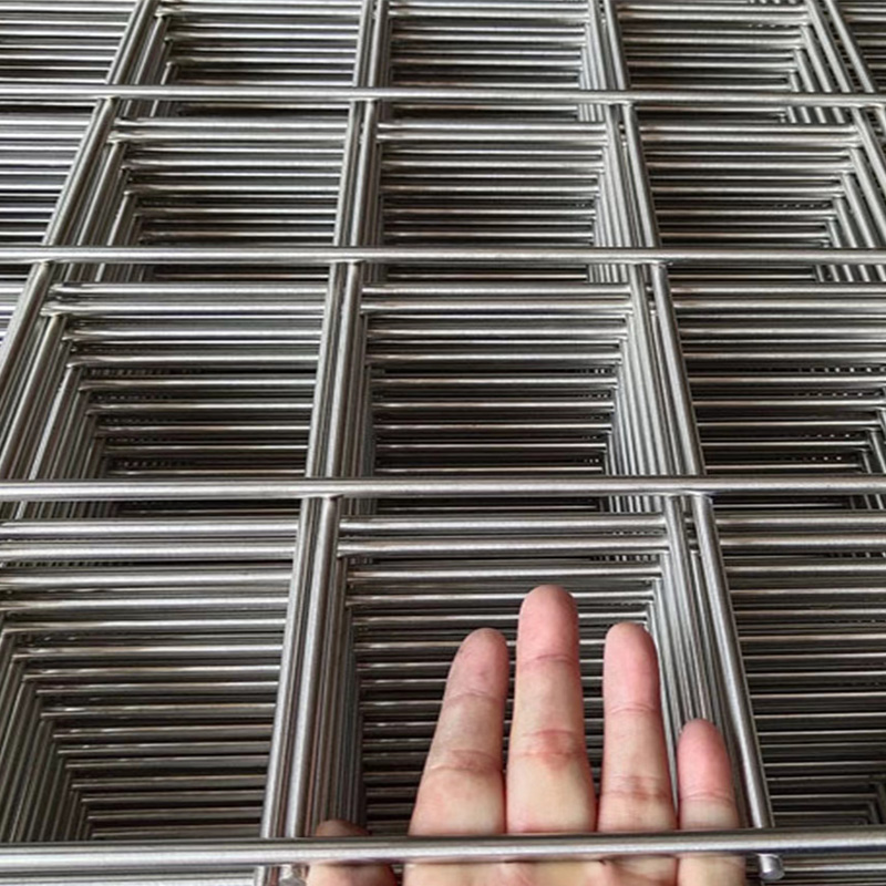 Builders Choose Welded Wire Mesh Over Fiber Mesh for Concrete Slabs