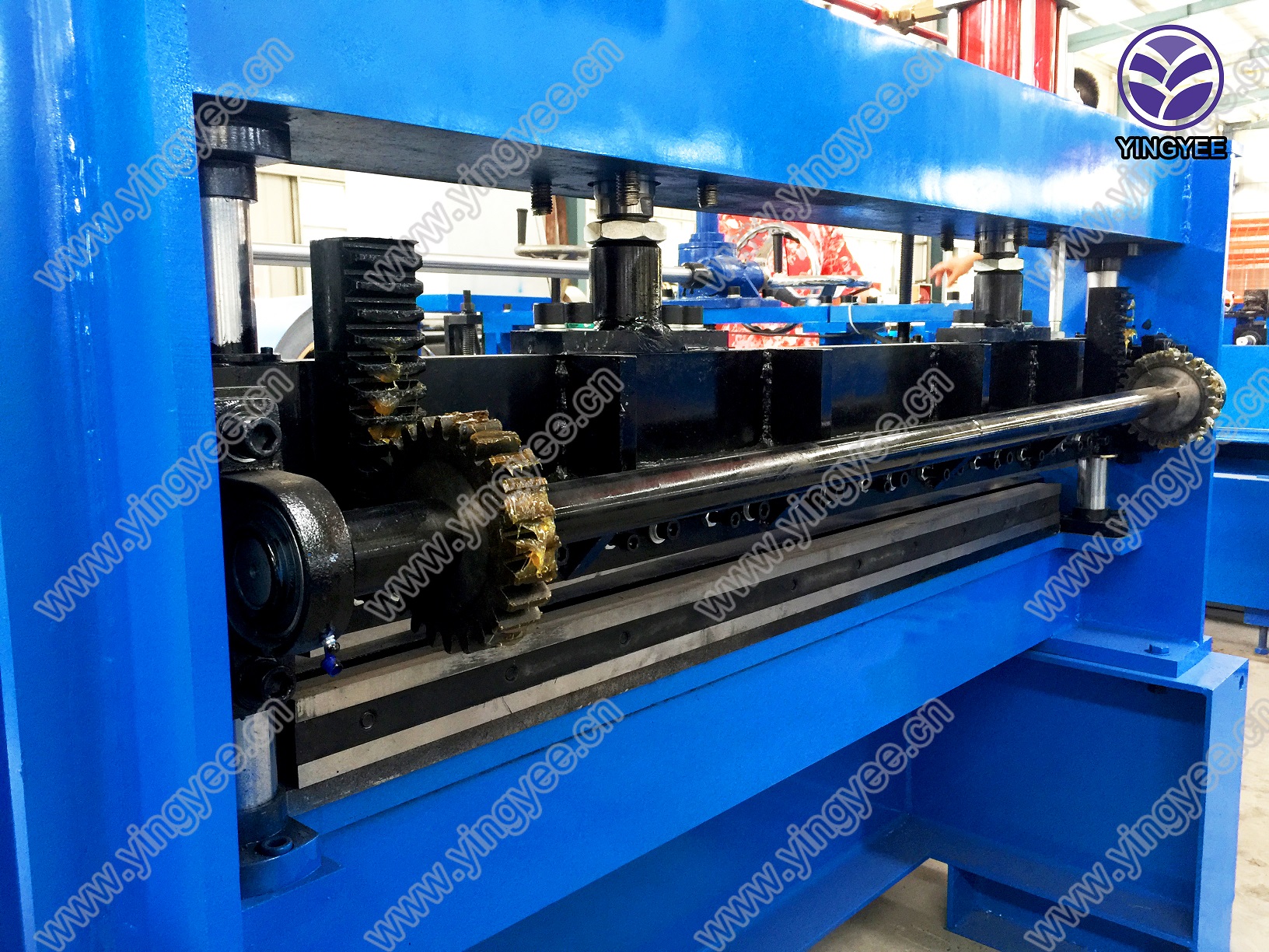 Straighten and cutting machine